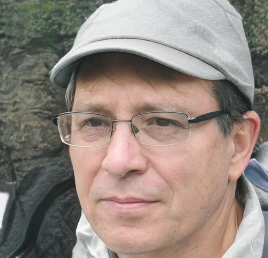 Retrato profesional de Adrián Crespo